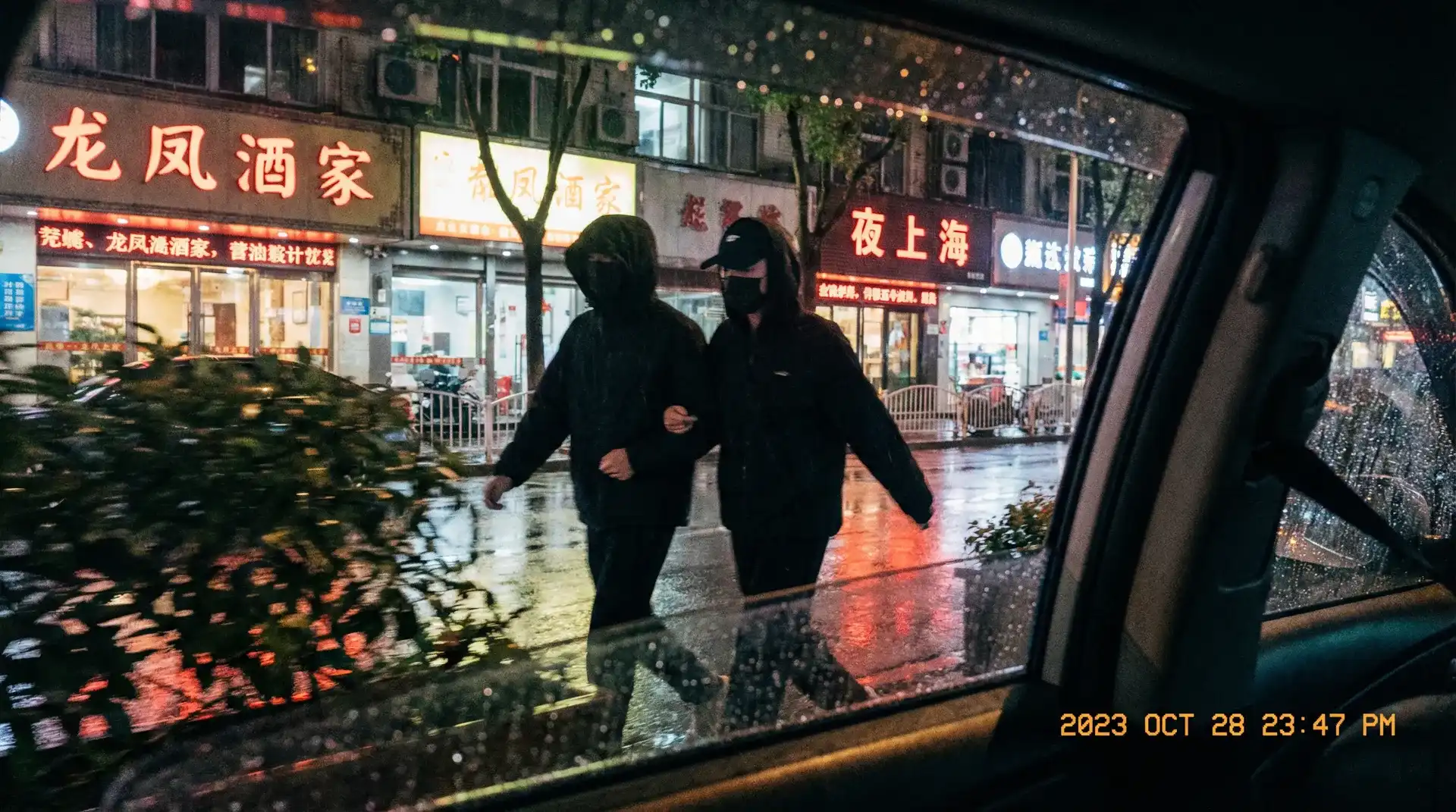 美嘉体育皇冠平台 - 顶流明星深夜密会现场抓拍照片